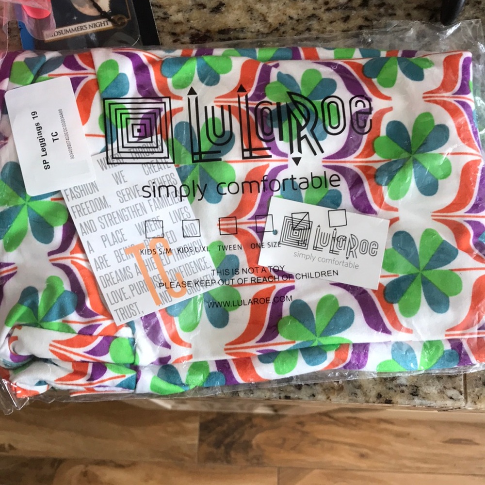 Bnwt Lularoe Shamrock TC Leggings